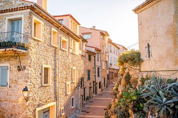 Amazing New Property In The Heart Of The Old Town Of Antibes Exterior photo